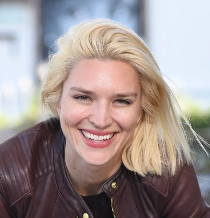 Katie Blunt headshot