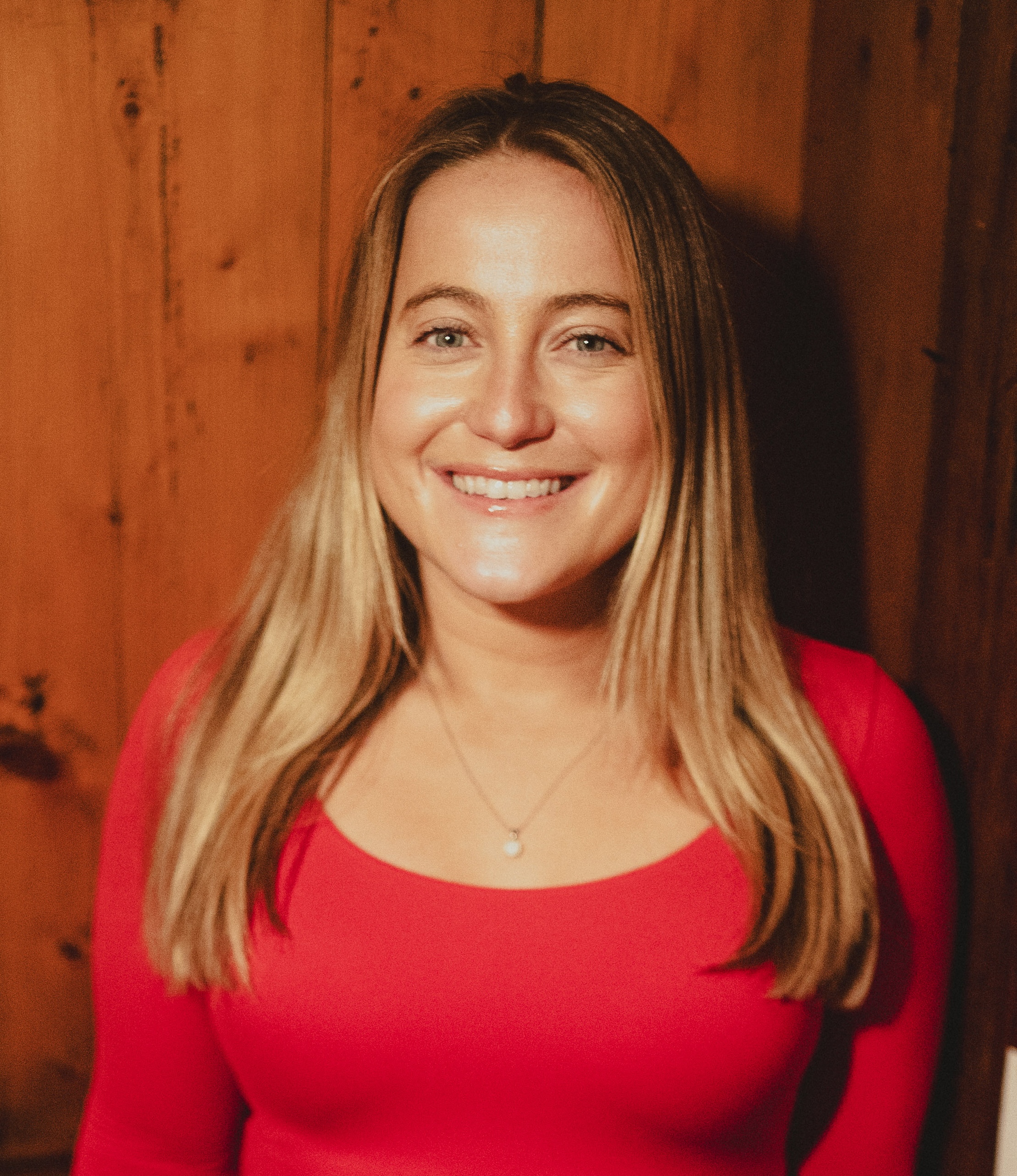 Caroline Hanes headshot