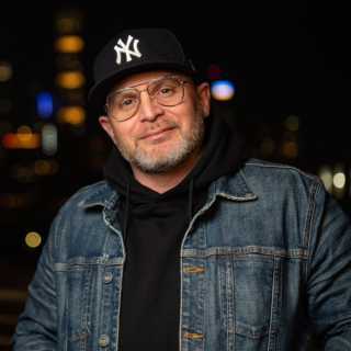Derek Drescher headshot